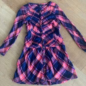 Adorable girls dress. Great for fall and winter.